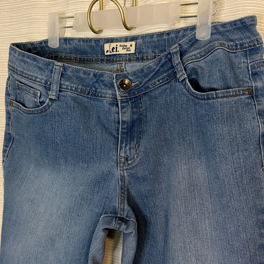 L.E.I Almost Vintage Women's Jeans - Picture 2 of 12